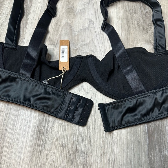 Skims Shine Satin Underwire Bra - Picture 6 of 9